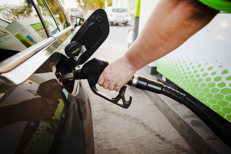 Aprenda 10 formas de economizar combustível