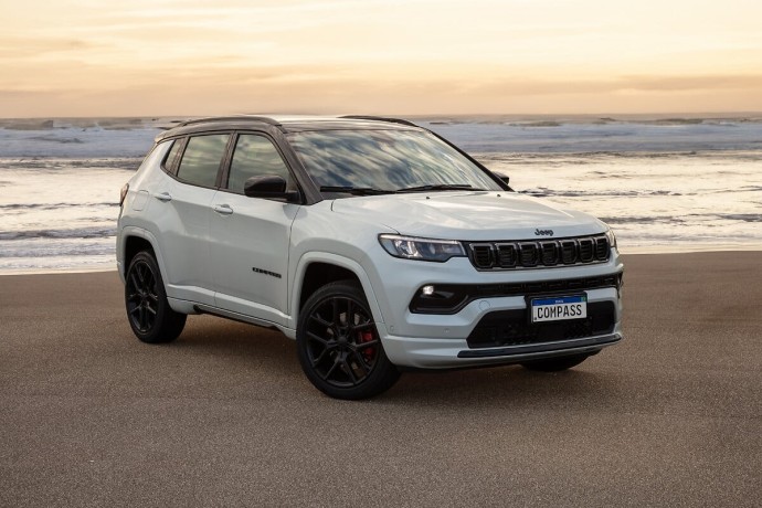 Jeep® Compass chega à marca de 500 mil unidades vendidas Jeep® Compass chega à marca de 500 mil unidades vendidas