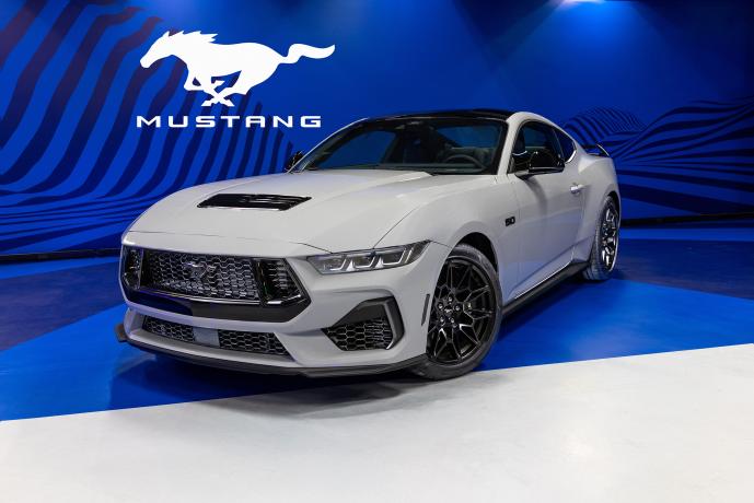 Ford anuncia o lançamento da F-150 Raptor e do novo Mustang GT