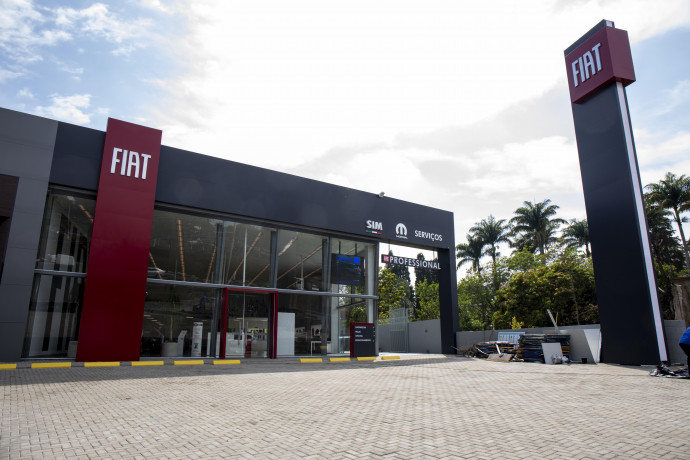 Fiat inaugura a primeira concessionária com nova identidade visual da marca