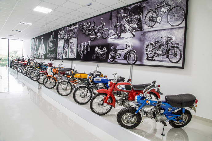 Honda Motos inaugura concessionária com museu