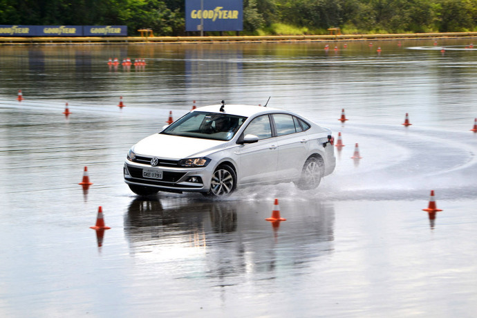 Novo Volkswagen Virtus entrega dirigibilidade exemplar