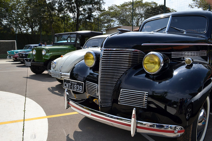 Encontro de carros antigos, em condomínio de Itu