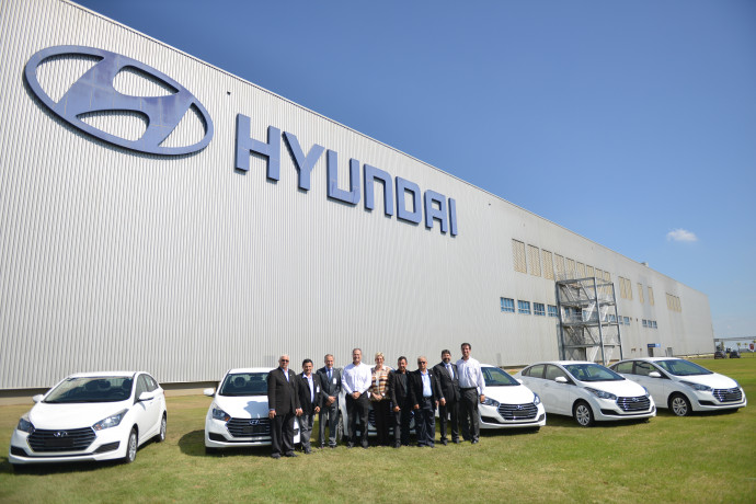 Hyundai doa seis veículos HB20S para a Campanha Apae Noel 2019