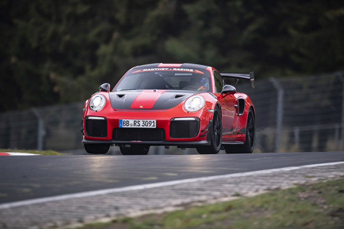 Porsche 911 GT2 RS MR bate recorde em Nürburgring