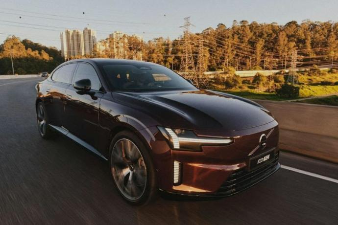 ES90 novo sedã da Volvo chega ao Brasil