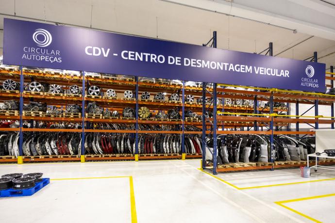 Stellantis desmonta veículos e reaproveita mais 9 mil peças