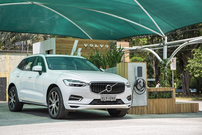 Volvo inaugura estacionamento gratuito para veículos híbridos e elétricos