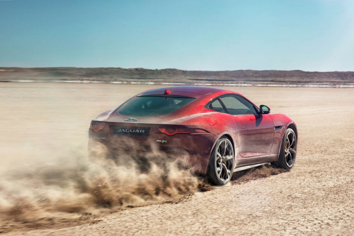 Jaguar em parceria para o recorde mundial de velocidade, em terra