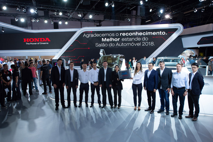 Honda recebe prêmio de melhor estande do Salão do Automóvel 2018
