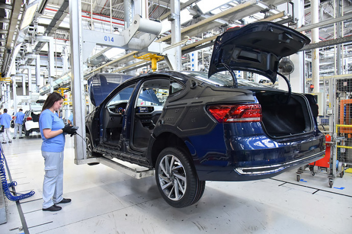 Volkswagen inicia a fabricação do Virtus