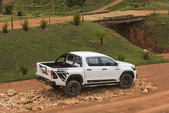 Toyota Hilux e SW4 2018 ganham cinco novas versões Toyota Hilux e SW4 2018 ganham cinco novas versões