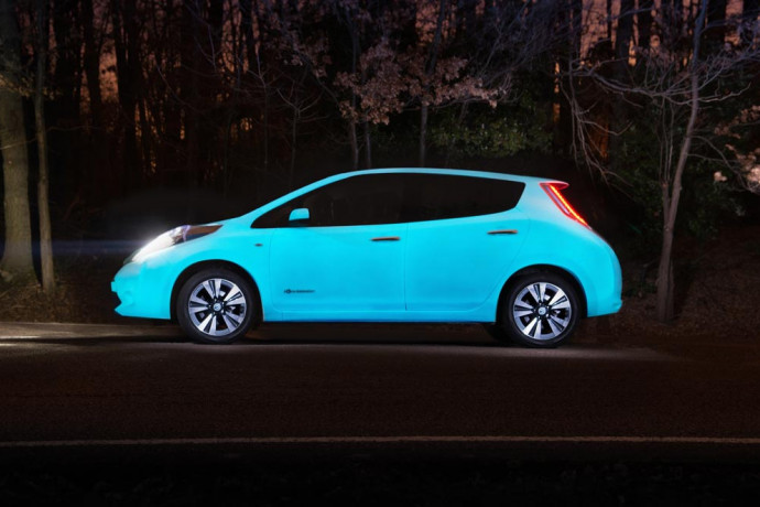 Nissan inventa o carro “vaga-lume” que brilha no escuro