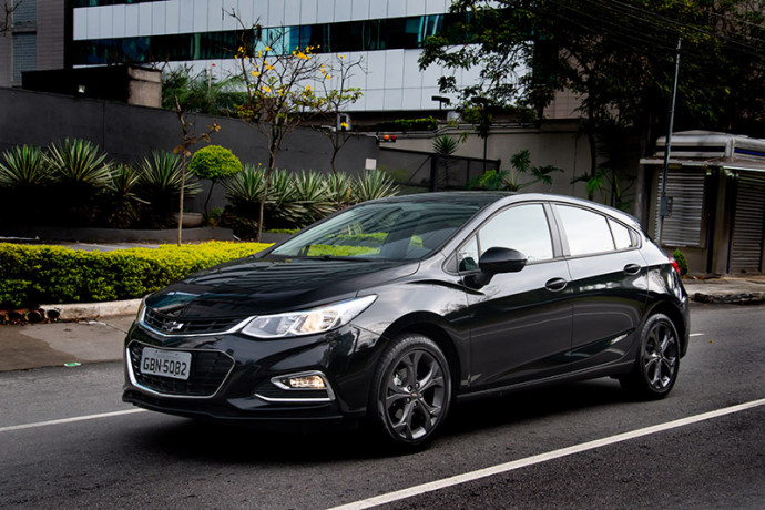 Chevrolet Cruze ganha nova versão Black Bow Tie