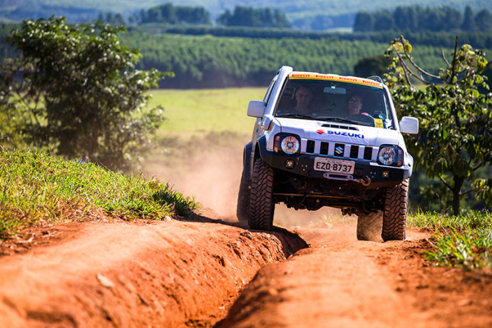 Curso 4x4 da Suzuki ensina técnicas para condução fora de estrada