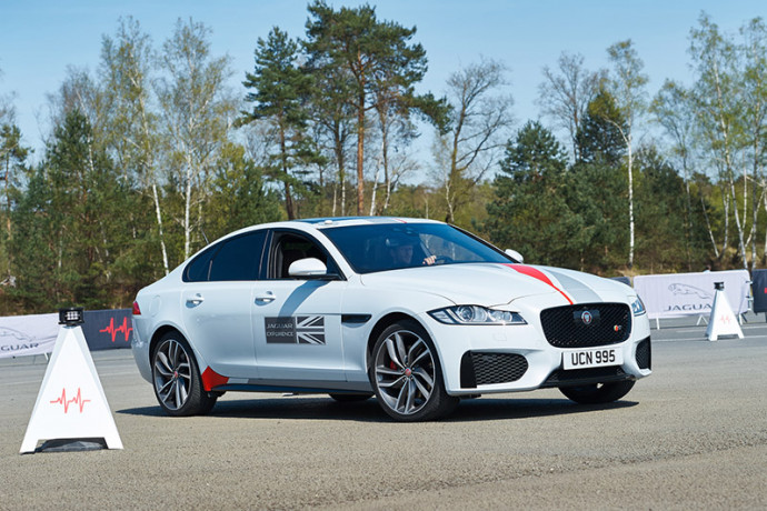 Jaguar Land Rover faz test drive especial para clientes