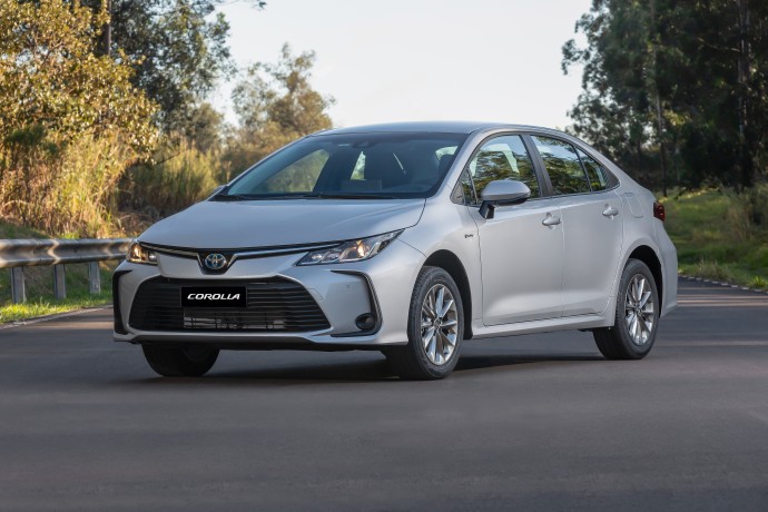 Toyota Corolla GLi Hybrid estreia por R$ 189.000 no Brasil Toyota Corolla GLi Hybrid estreia por R$ 189.000 no Brasil