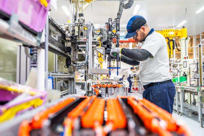 Toyota inaugura Centro Técnico de Baterias para Yaris Cross