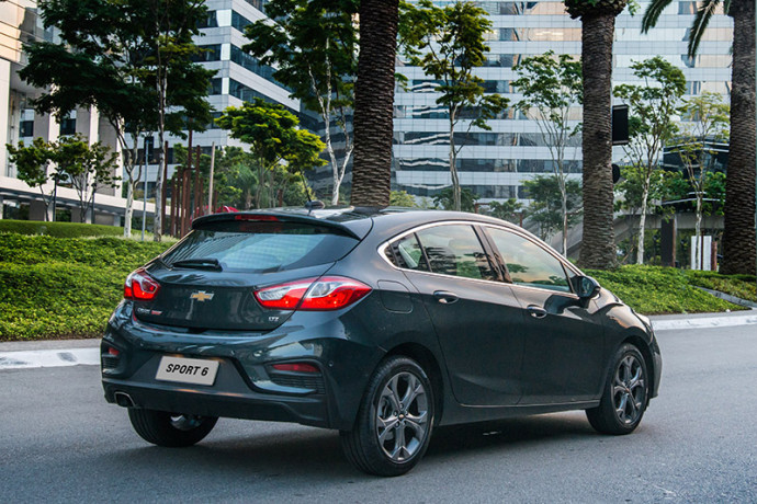 Cruze Sport6 chega ao modelo 2018