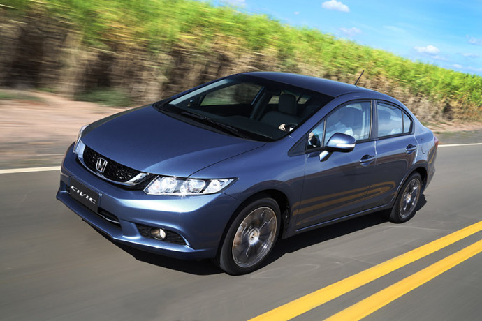 Civic 2015 com pequeno face-lift