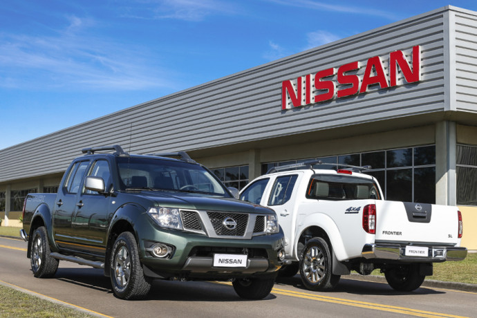 Picape Nissan Frontier com mais itens na linha 2015