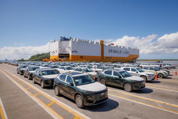 Primeiro lote do Geely EX5 EM-i desembarca no Brasil