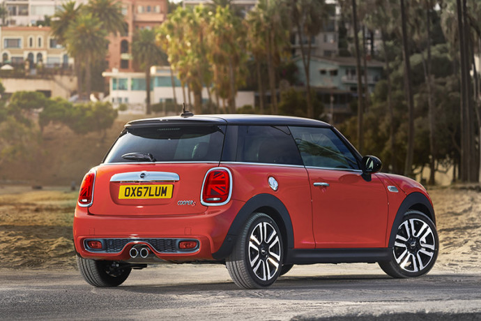 Novo MINI Hatch chega ao Brasil