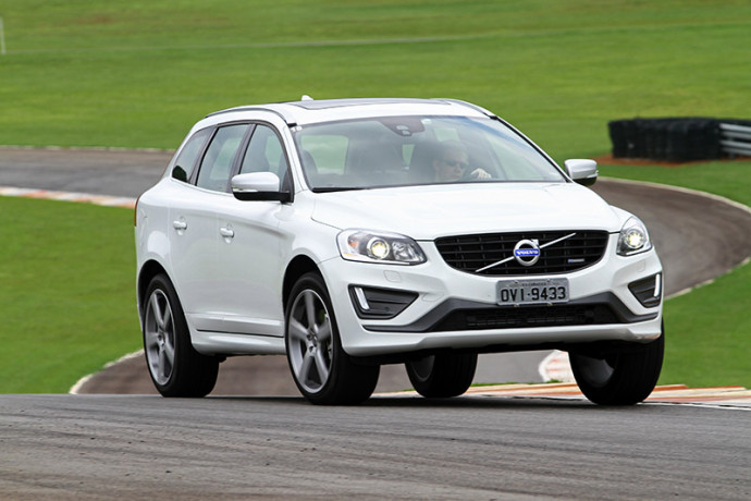 Volvo XC60 T5 R-Design em condição atrativa