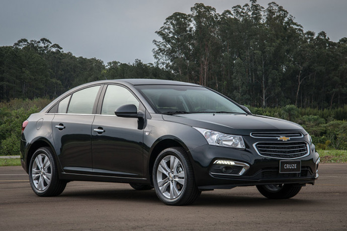 Chevrolet oficializa novo Cruze 2015