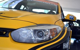 Renault Valec exibe carro de corrida “de verdade”