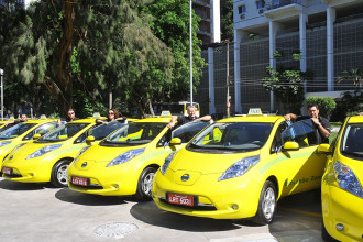 Táxis elétricos rodam há dois anos no RJ