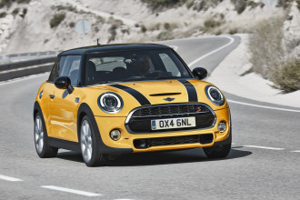 MINI Cooper S com transmissão manual, e mais esportivo 