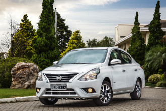 Nissan já tem Novo Versa nacional à venda