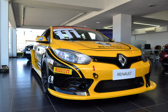 Renault Valec exibe carro de corrida “de verdade”