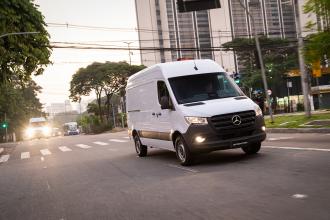 Mercedes-Benz apresenta Sprinter com transmissão automática