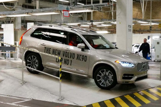 Nova geração do Volvo XC90 sai da fábrica
