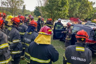 GM abre campo de provas para exercícios de resgate.