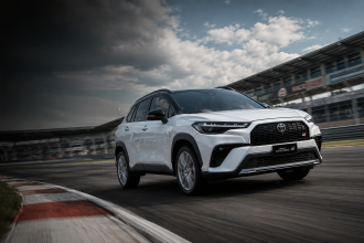Toyota Corolla Cross é atualizado para linha 2027