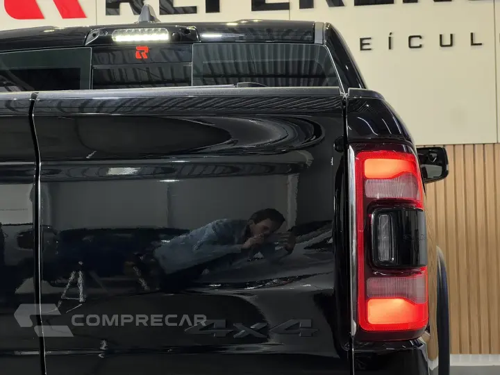 1500 5.7 V8 GASOLINA REBEL CD 4X4 AUTOMÁTICO