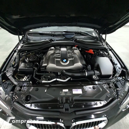 545I 4.4 Sedan V8 32V