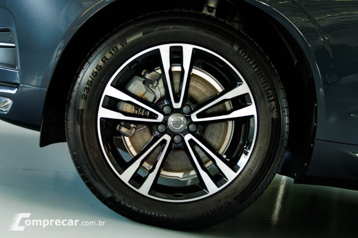 XC60 2.0 D5 Momentum AWD Geartronic