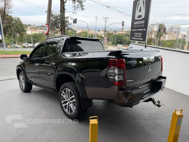L200 Triton 2.4 16V Turbo Diesel Sport Hpe-S Terra Cd 4P 4X4