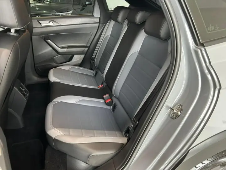 NIVUS HIGHLINE 1.0 200 TSI FLEX AUT.