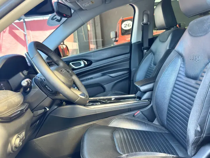 COMMANDER 1.3 T270 TURBO FLEX LIMITED AT6