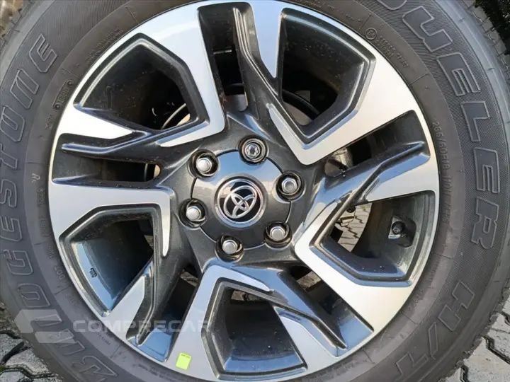 HILUX SW4 2.8 D-4D TURBO DIESEL SRX PLATINUM 7L 4