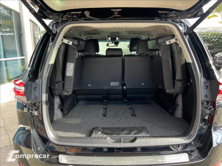 HILUX SW4 2.8 D-4D TURBO DIESEL SRX 7L 4X4 AUTOMÁ