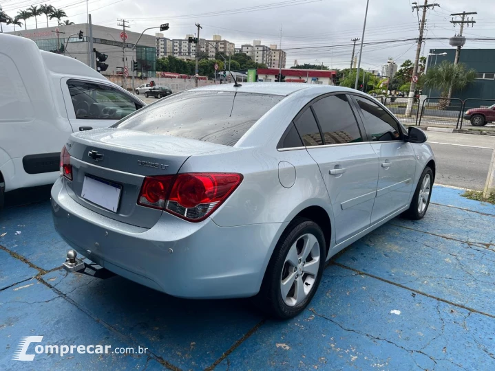 Cruze Sedan