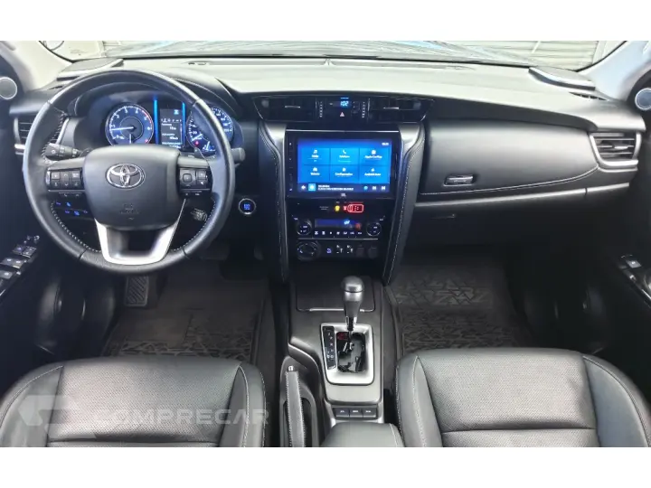 HILUX SW4 2.8 D-4D TURBO DIESEL SRX 7L 4X4 AUTOMÁTICO
