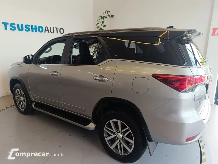 HILUX SW4 2.8 SRX 4X4 7 LUGARES 16V TURBO INTERCOOLER 4P AUT
