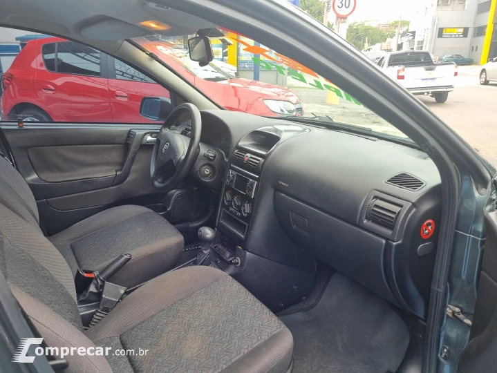 ASTRA 2.0 MPFI Advantage Sedan 8V